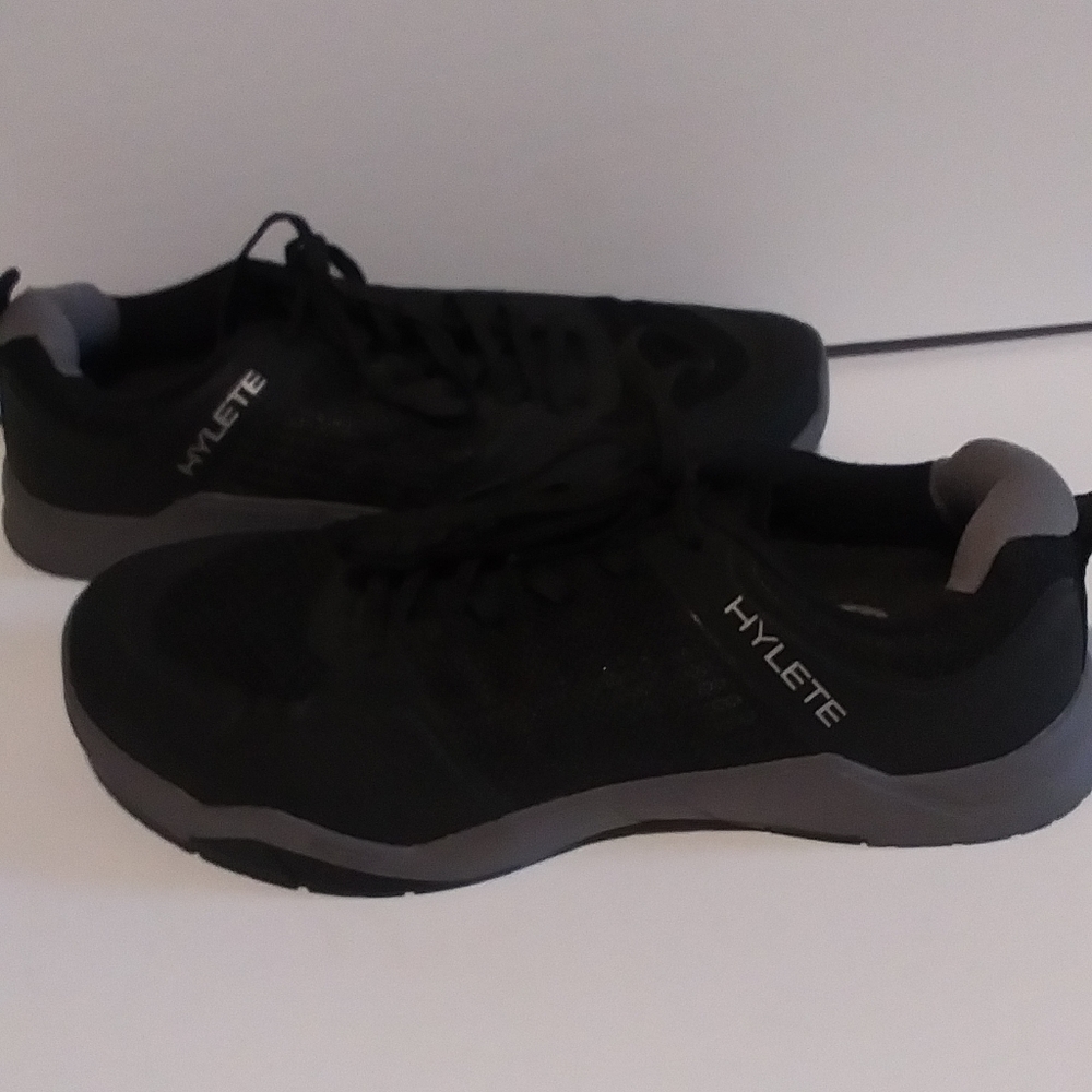 Hylete cross trainer shoes. Vibrant sole